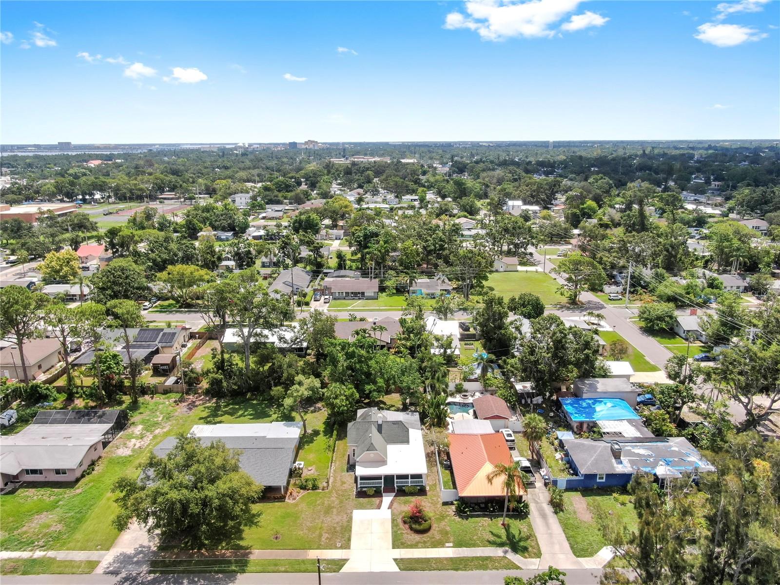 Listing photo id 38 for 1005 45th Street W