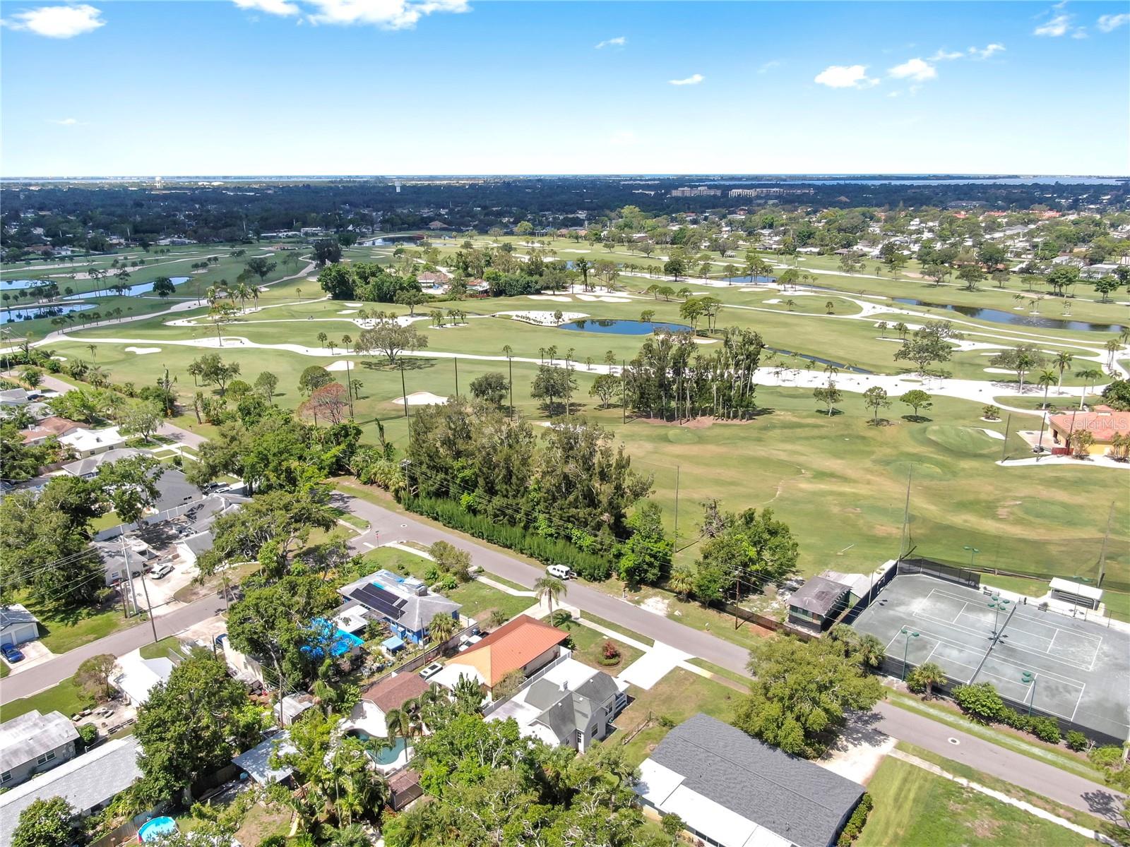 Listing photo id 41 for 1005 45th Street W