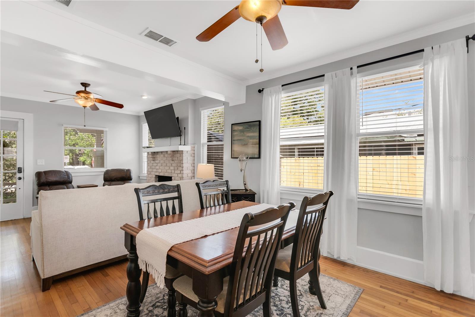 Listing photo id 9 for 3220 San Pedro Street