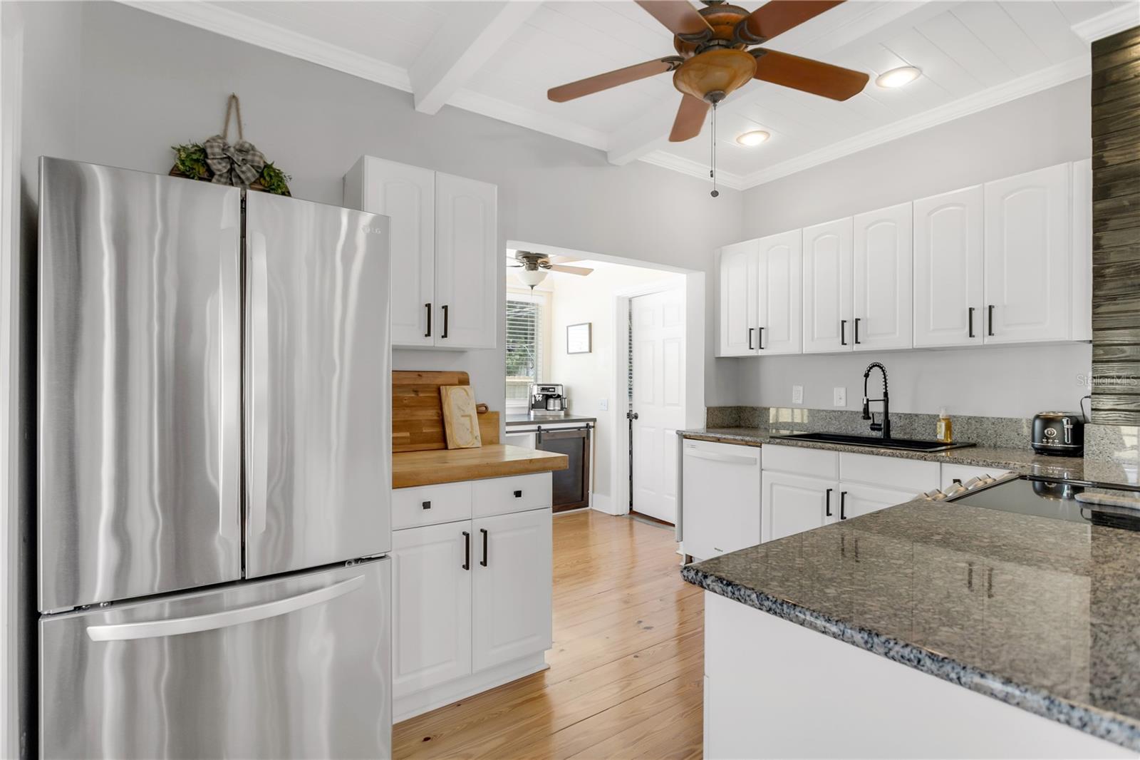 Listing photo id 14 for 3220 San Pedro Street