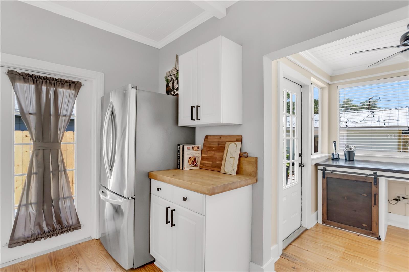 Listing photo id 17 for 3220 San Pedro Street
