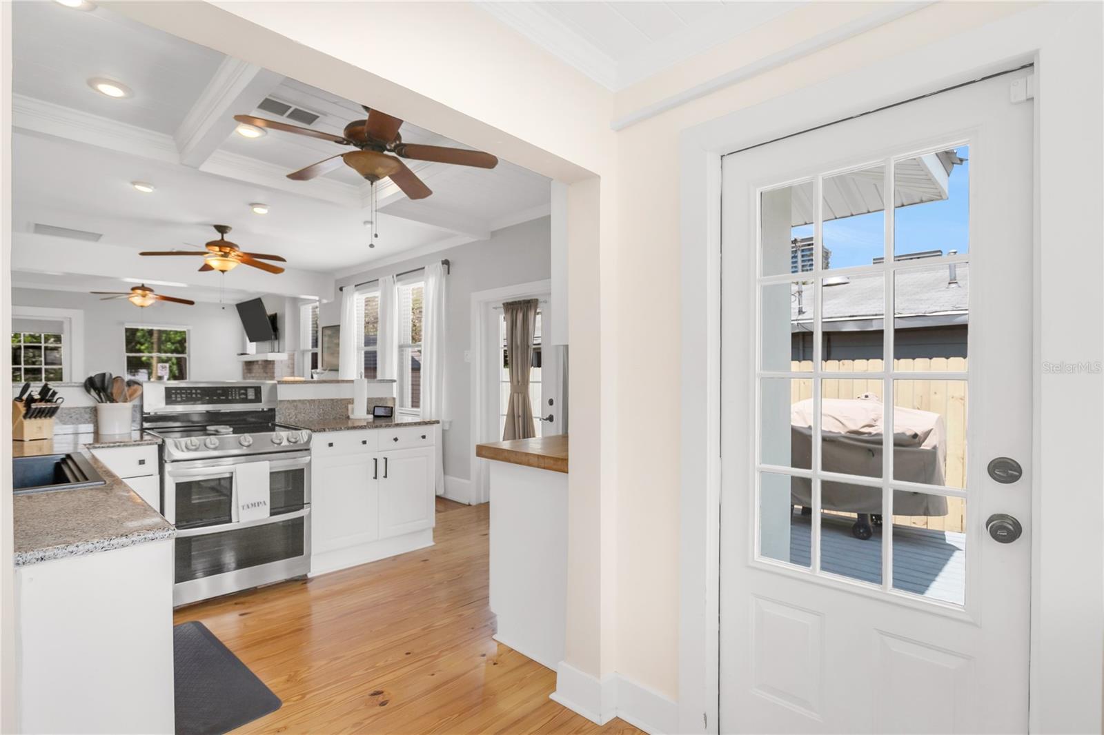 Listing photo id 19 for 3220 San Pedro Street