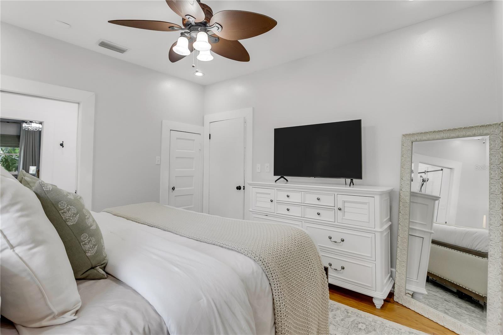 Listing photo id 22 for 3220 San Pedro Street