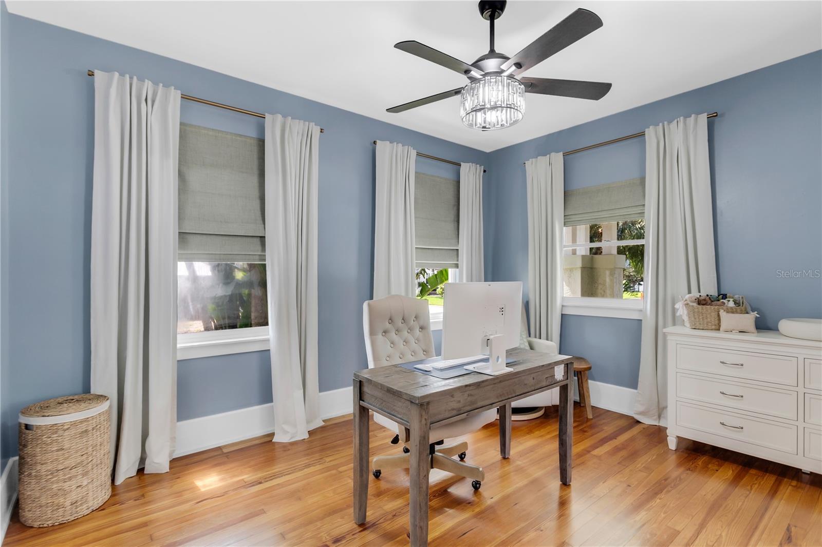 Listing photo id 29 for 3220 San Pedro Street