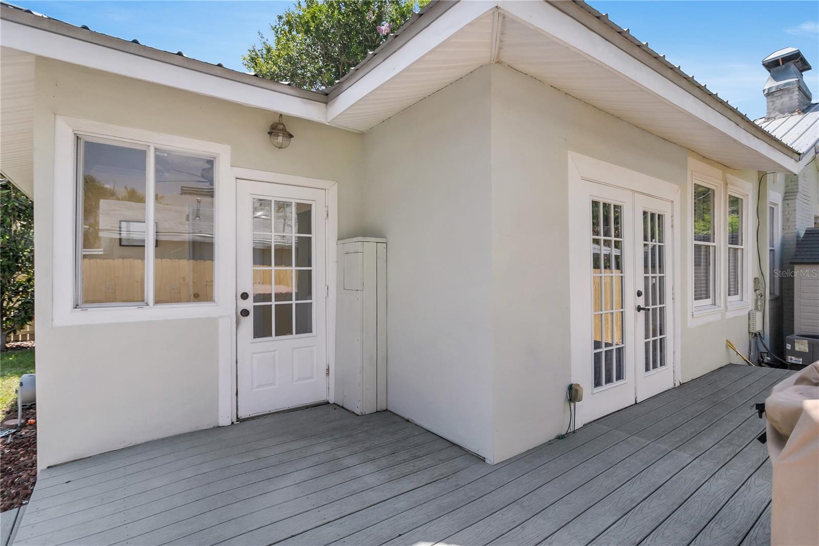 Listing photo id 31 for 3220 San Pedro Street