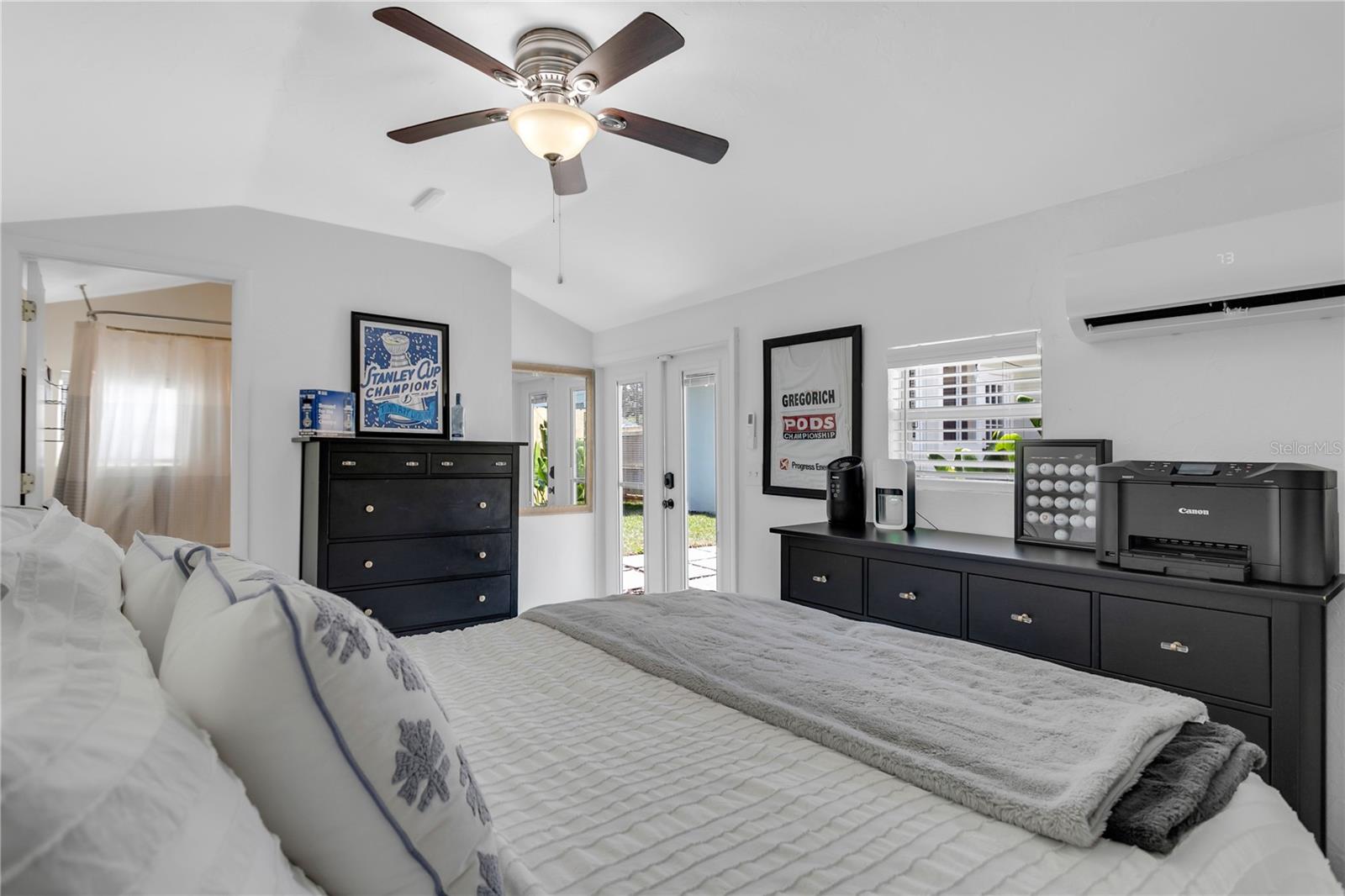 Listing photo id 35 for 3220 San Pedro Street