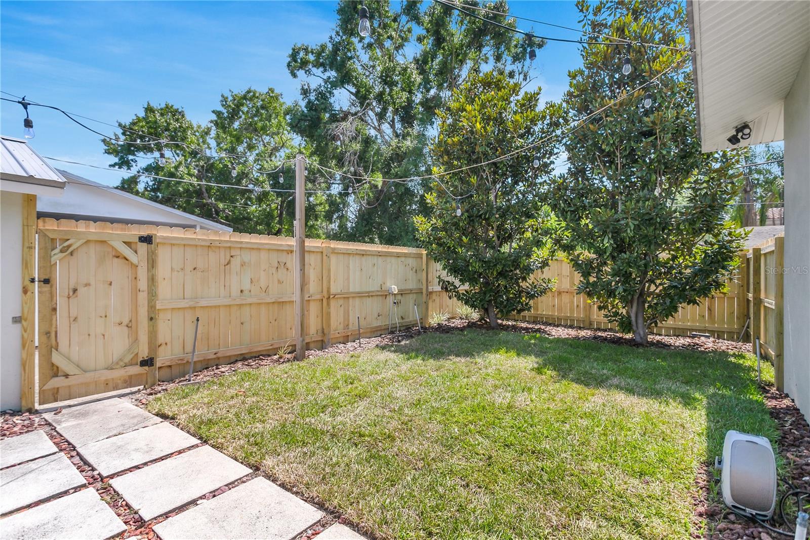 Listing photo id 37 for 3220 San Pedro Street