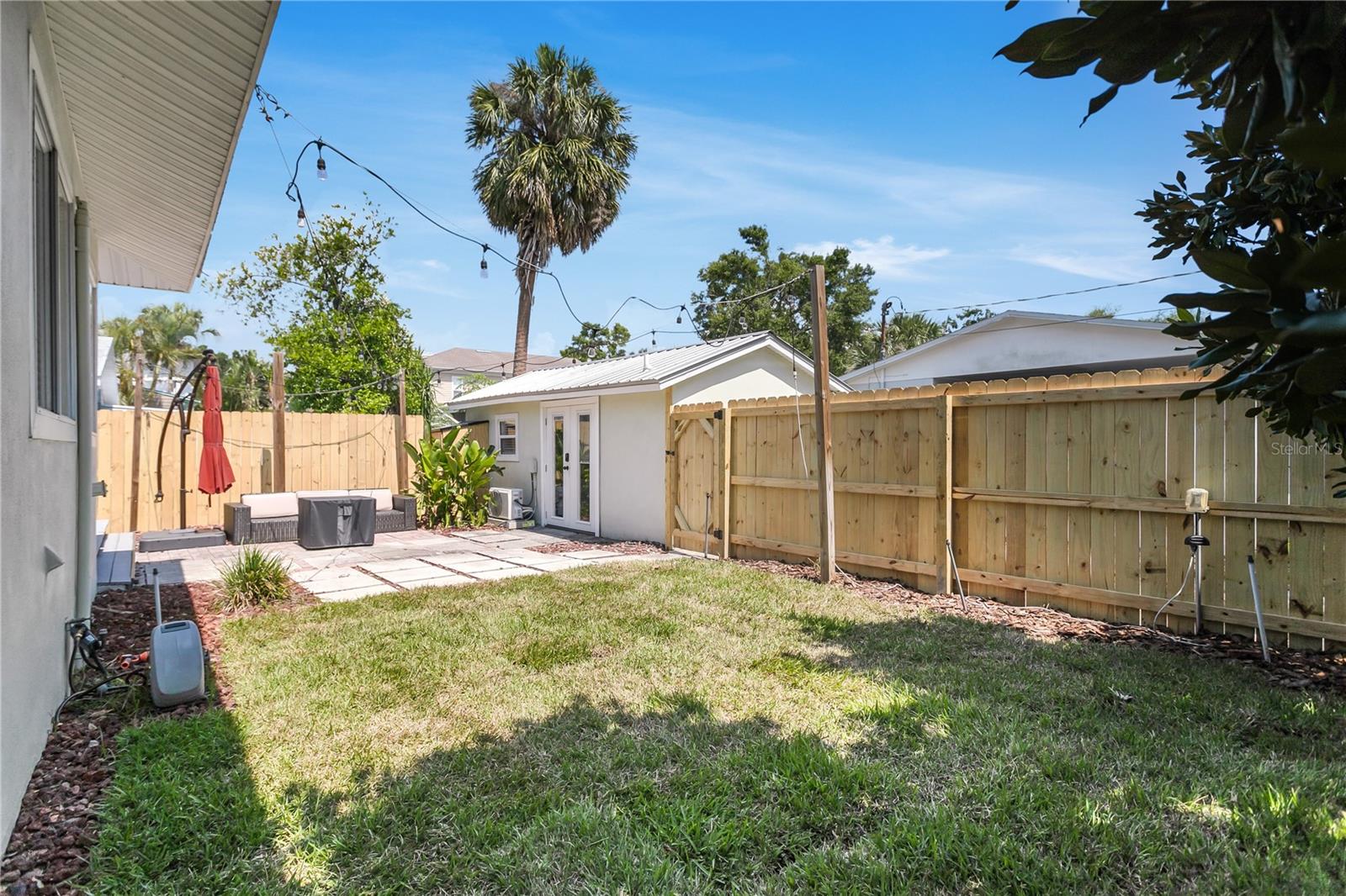 Listing photo id 38 for 3220 San Pedro Street