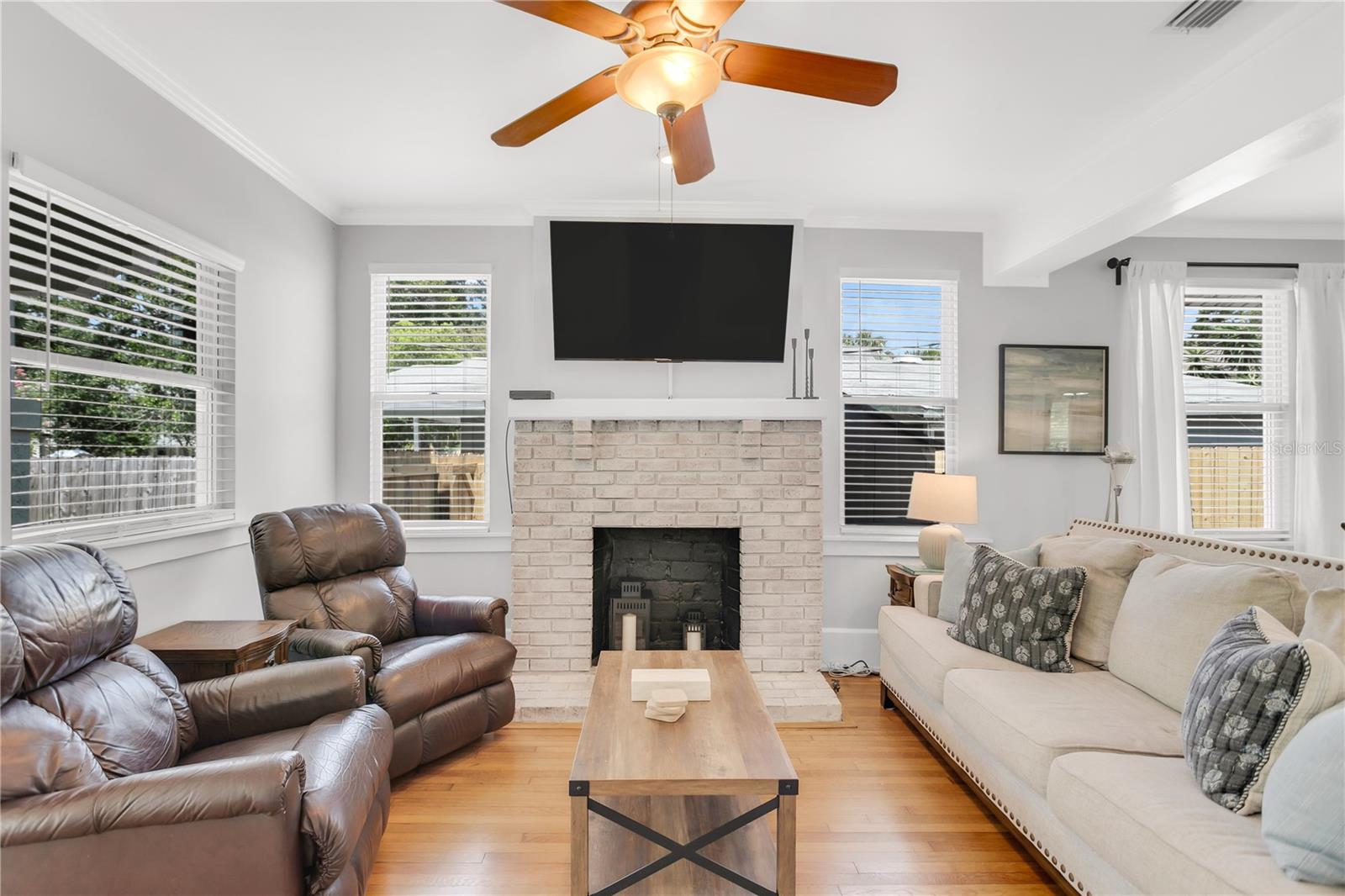 Listing photo id 5 for 3220 San Pedro Street