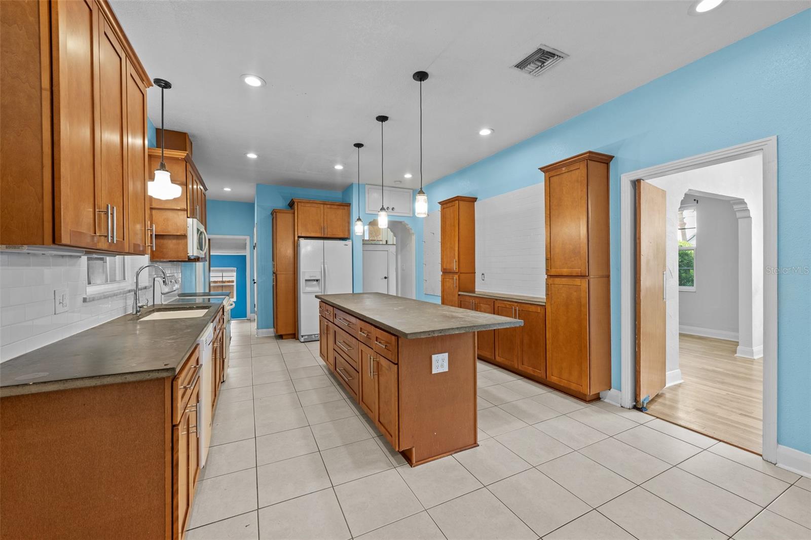 Image 11 of 46 For 2819 Central Avenue