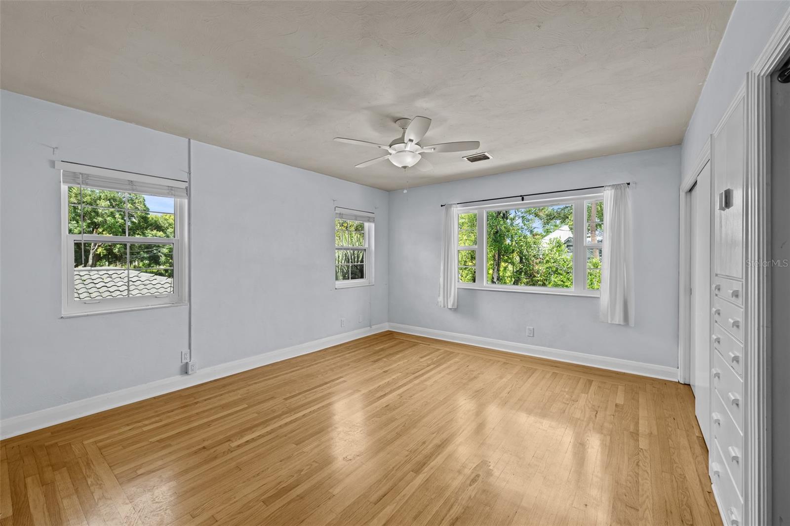 Image 16 of 46 For 2819 Central Avenue