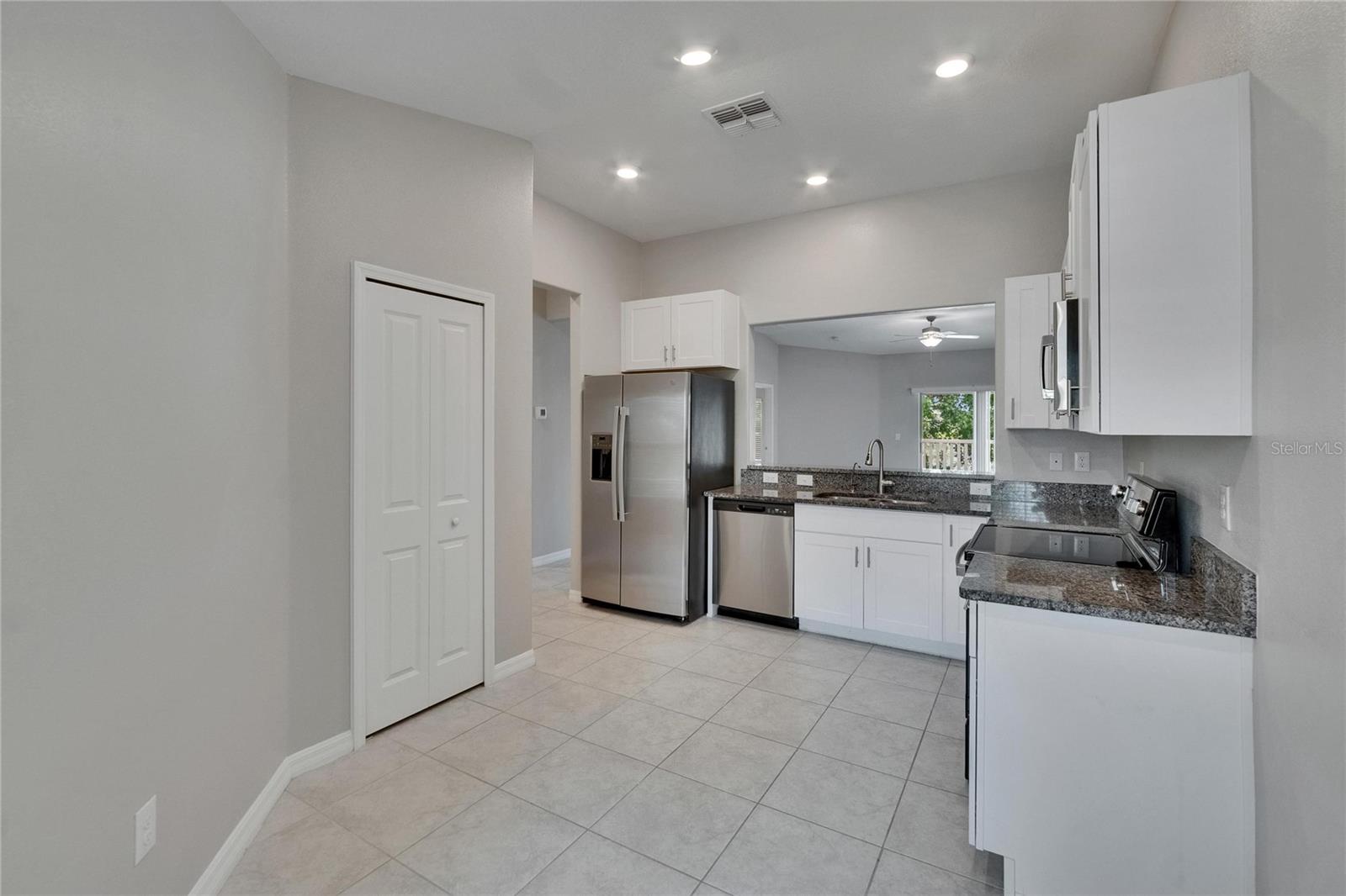 Image 17 of 59 For 14047 Weddington Terrace