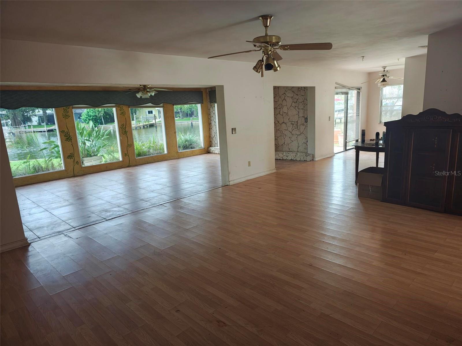 Listing photo id 18 for 3995 South Circle
