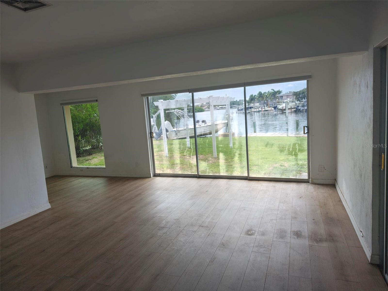 Listing photo id 19 for 3995 South Circle