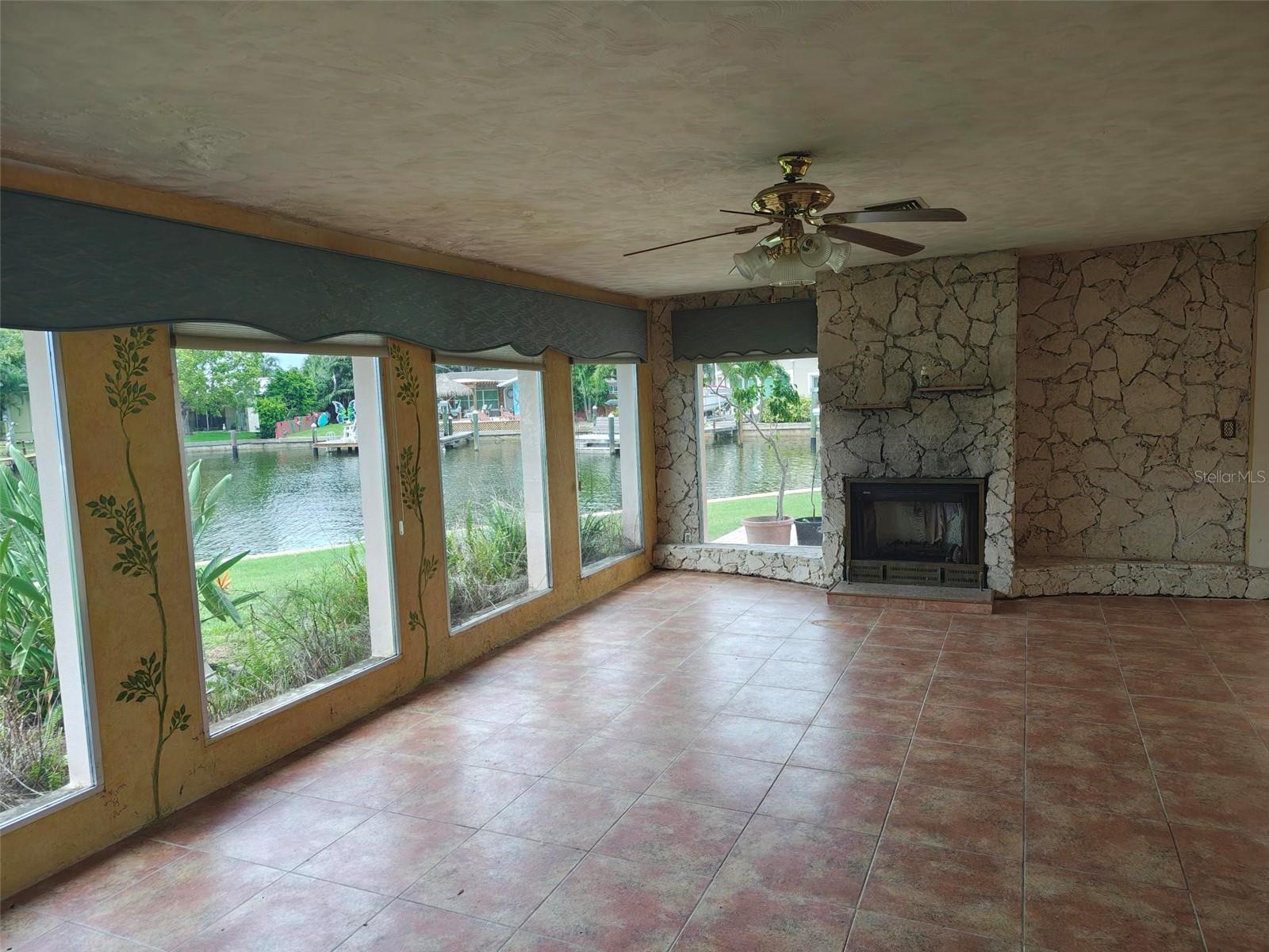 Listing photo id 20 for 3995 South Circle