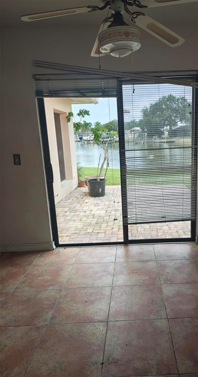 Listing photo id 21 for 3995 South Circle