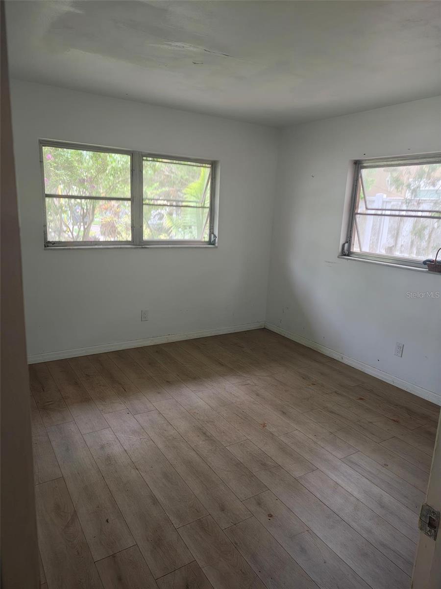 Listing photo id 22 for 3995 South Circle