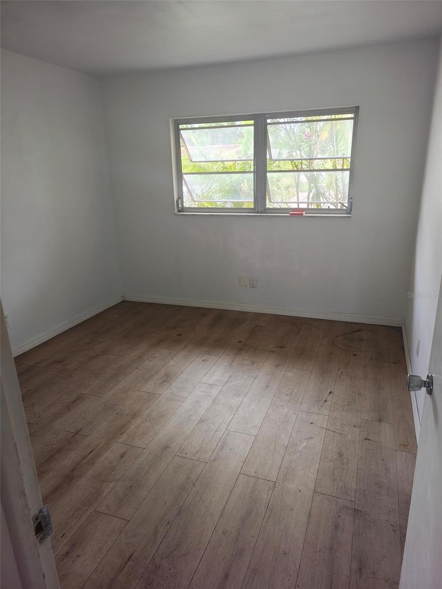 Listing photo id 23 for 3995 South Circle