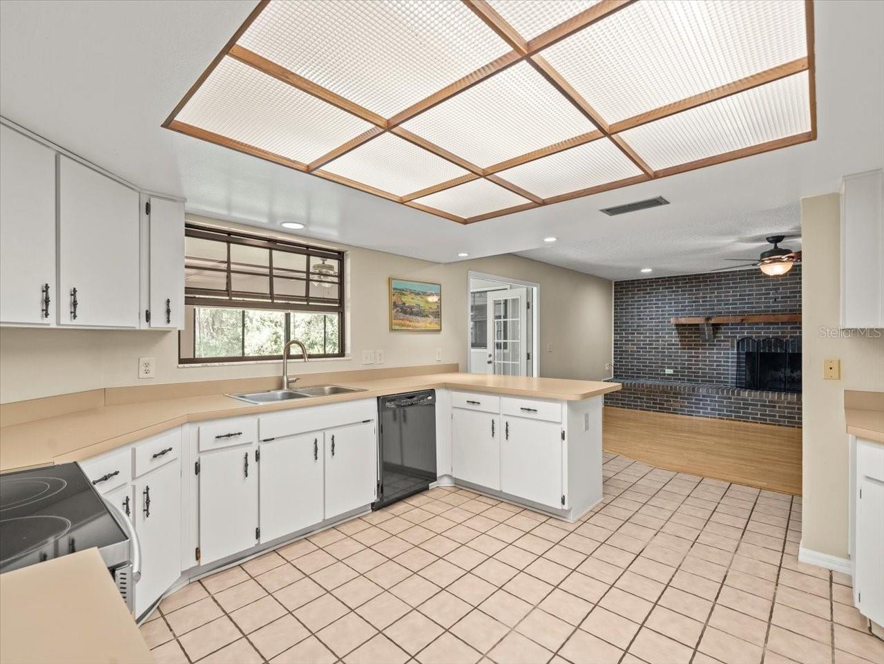Image 11 of 39 For 1015 Hastings Court