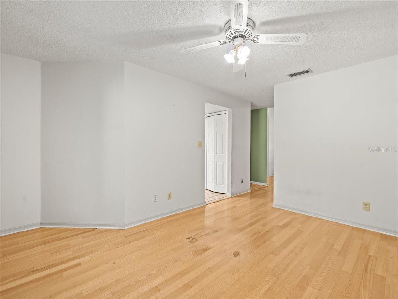 Image 16 of 39 For 1015 Hastings Court