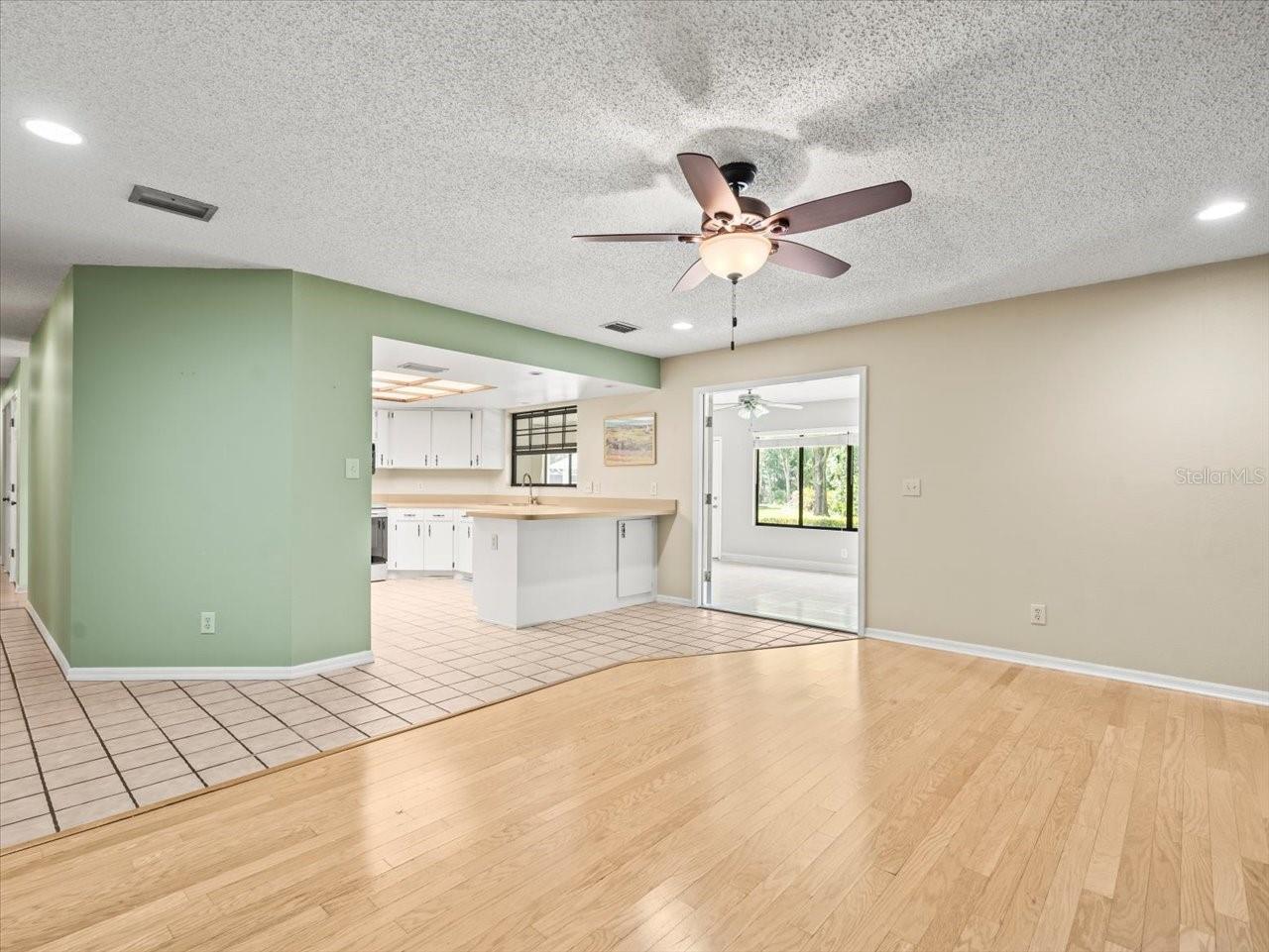 Image 8 of 39 For 1015 Hastings Court