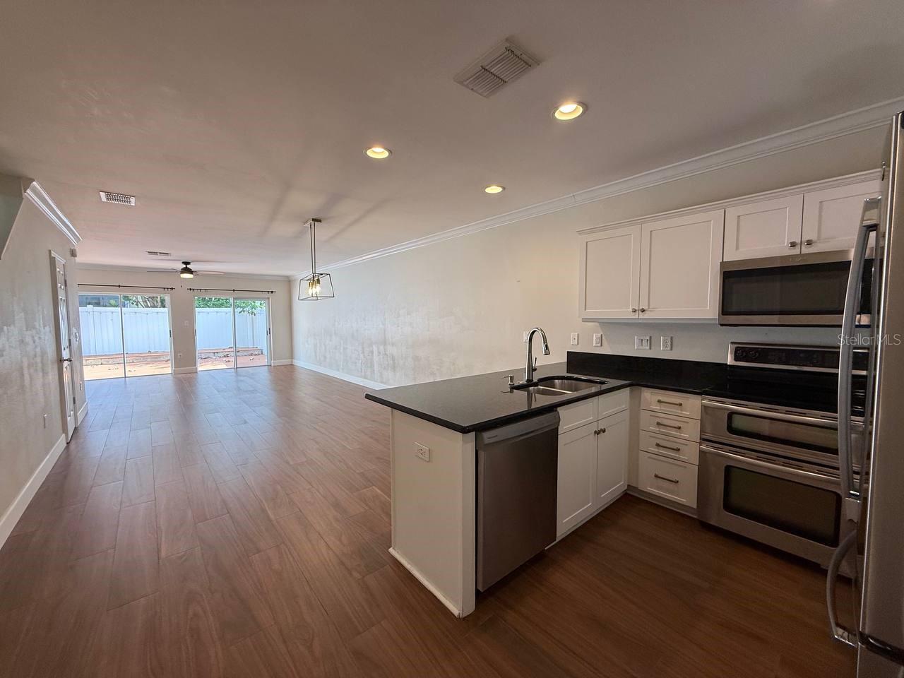 Image 4 of 27 For 2513 Kansas Avenue B