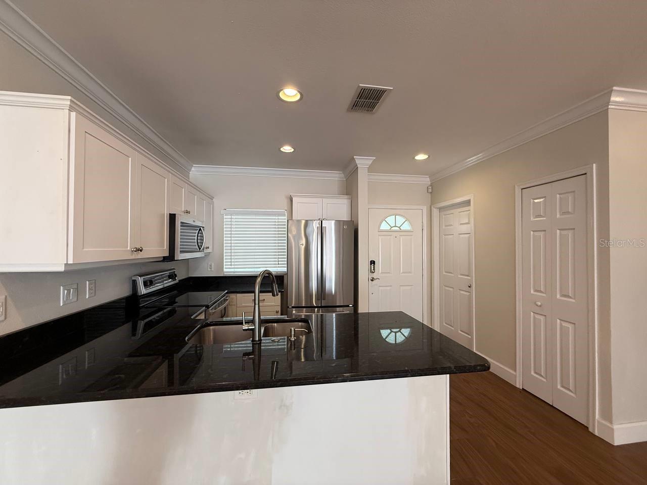 Image 7 of 27 For 2513 Kansas Avenue B
