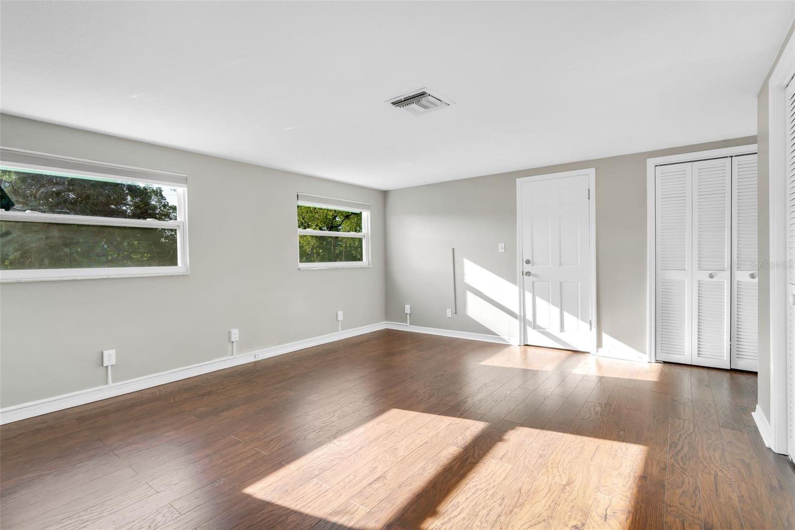 Image 10 of 21 For 216 Shore Crest Drive