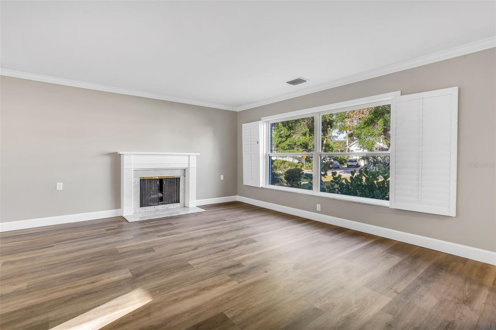 Image 3 of 21 For 216 Shore Crest Drive