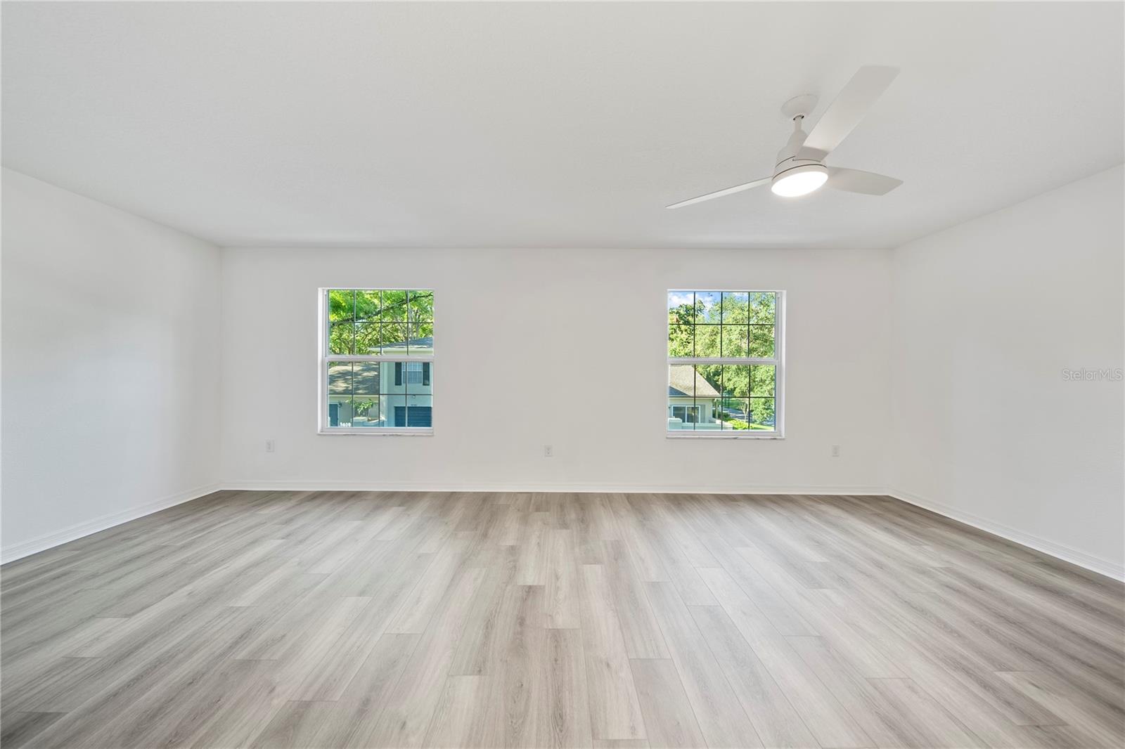 Listing photo id 18 for 11799 Raintree Drive