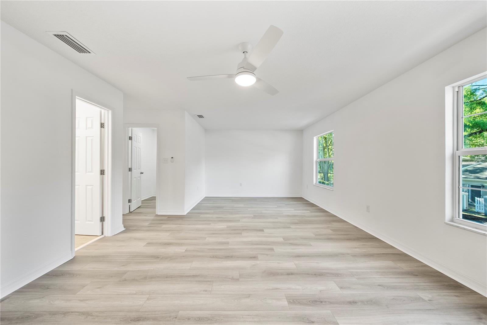 Listing photo id 19 for 11799 Raintree Drive