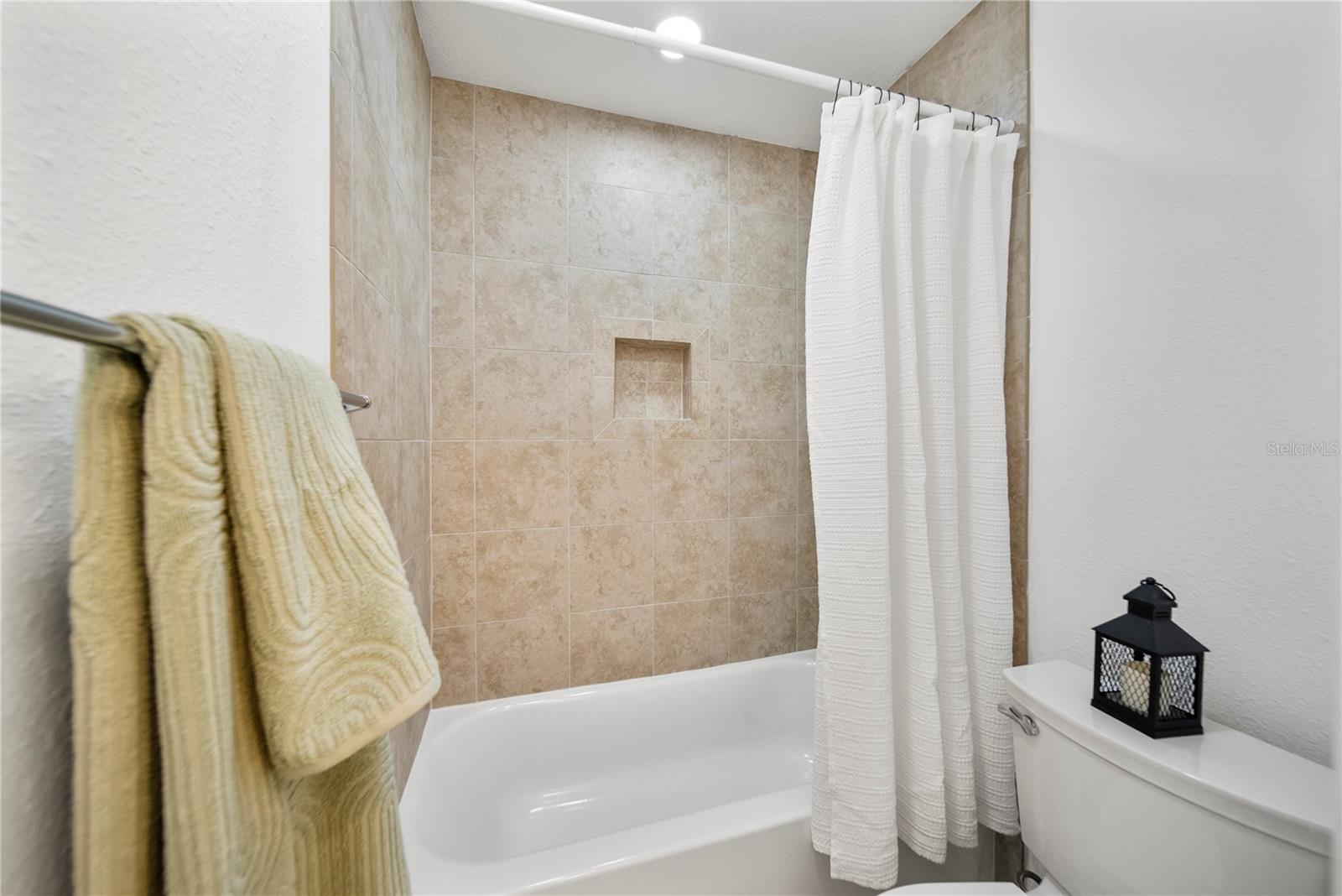 Listing photo id 21 for 11799 Raintree Drive