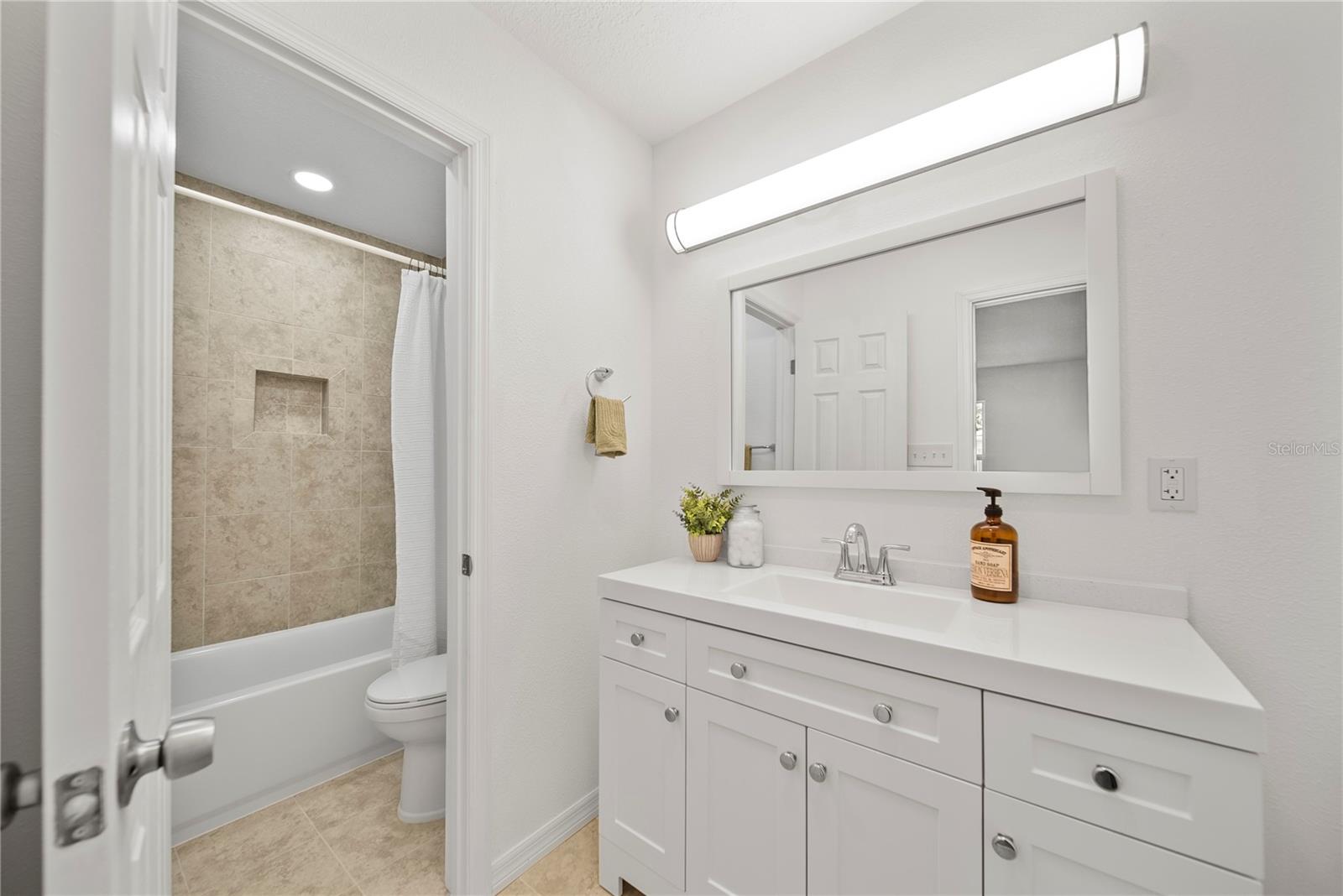 Listing photo id 22 for 11799 Raintree Drive