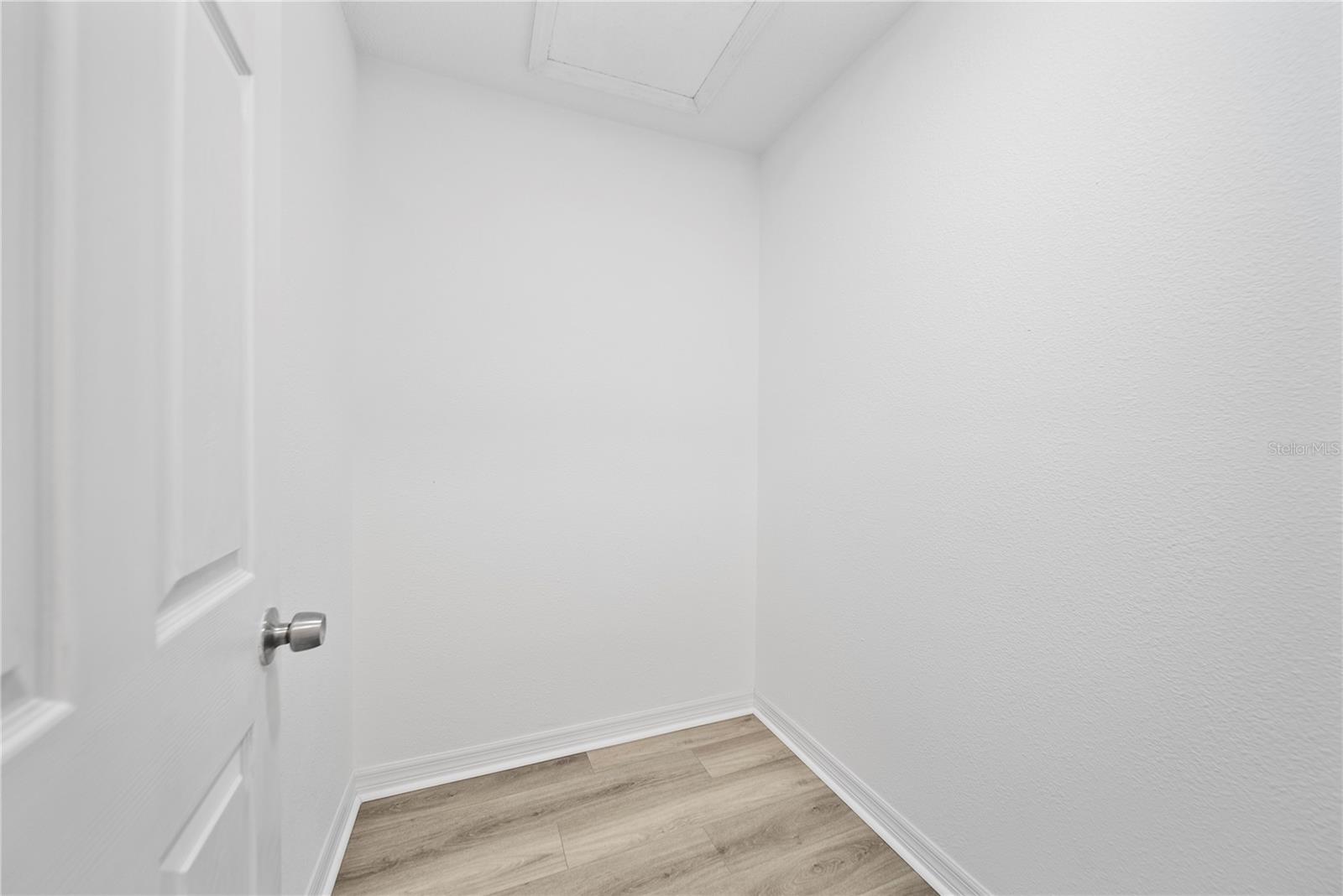 Listing photo id 23 for 11799 Raintree Drive