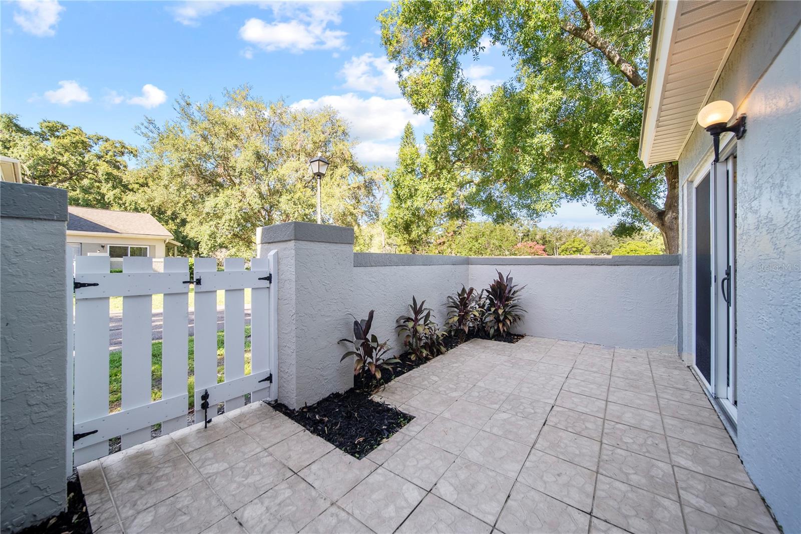 Listing photo id 25 for 11799 Raintree Drive