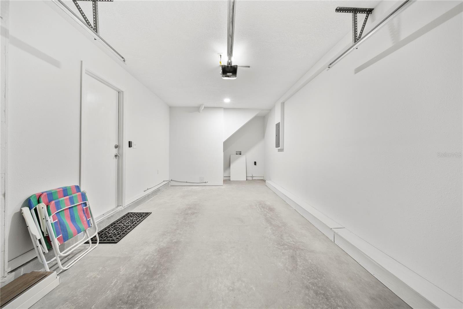 Listing photo id 27 for 11799 Raintree Drive