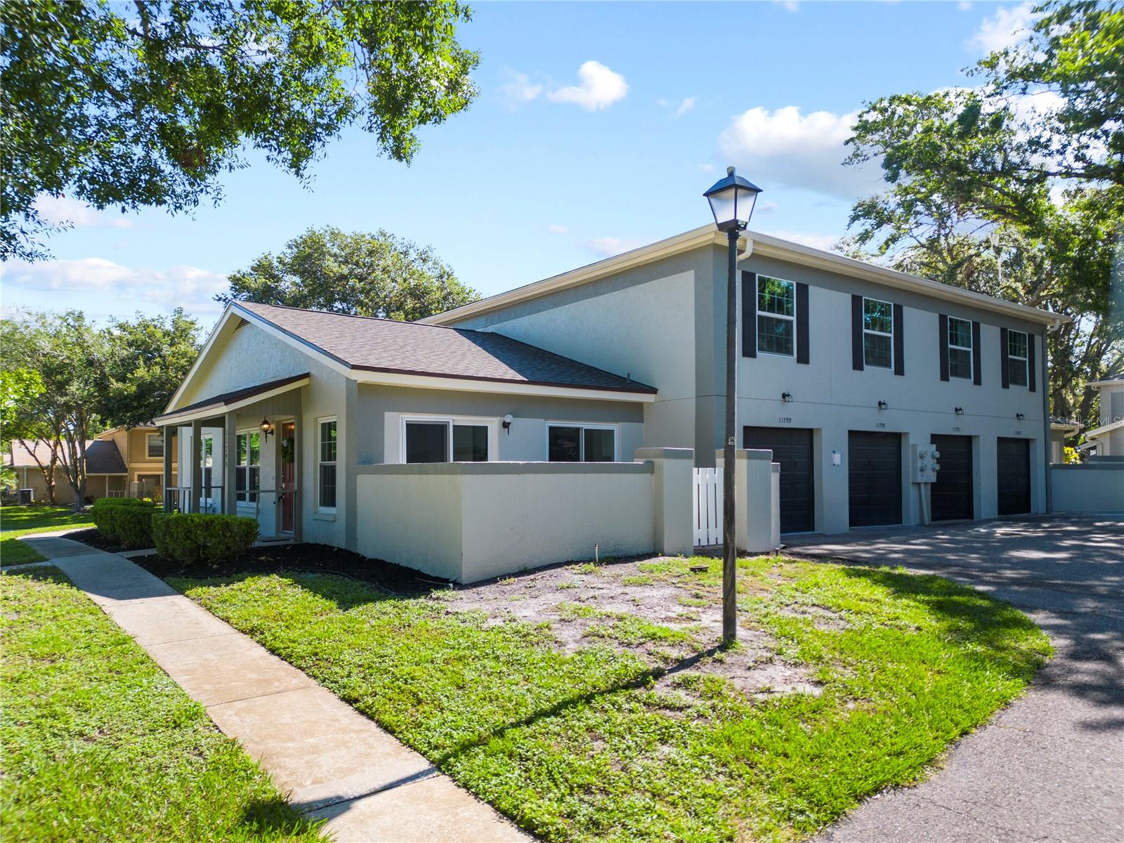 Listing photo id 2 for 11799 Raintree Drive