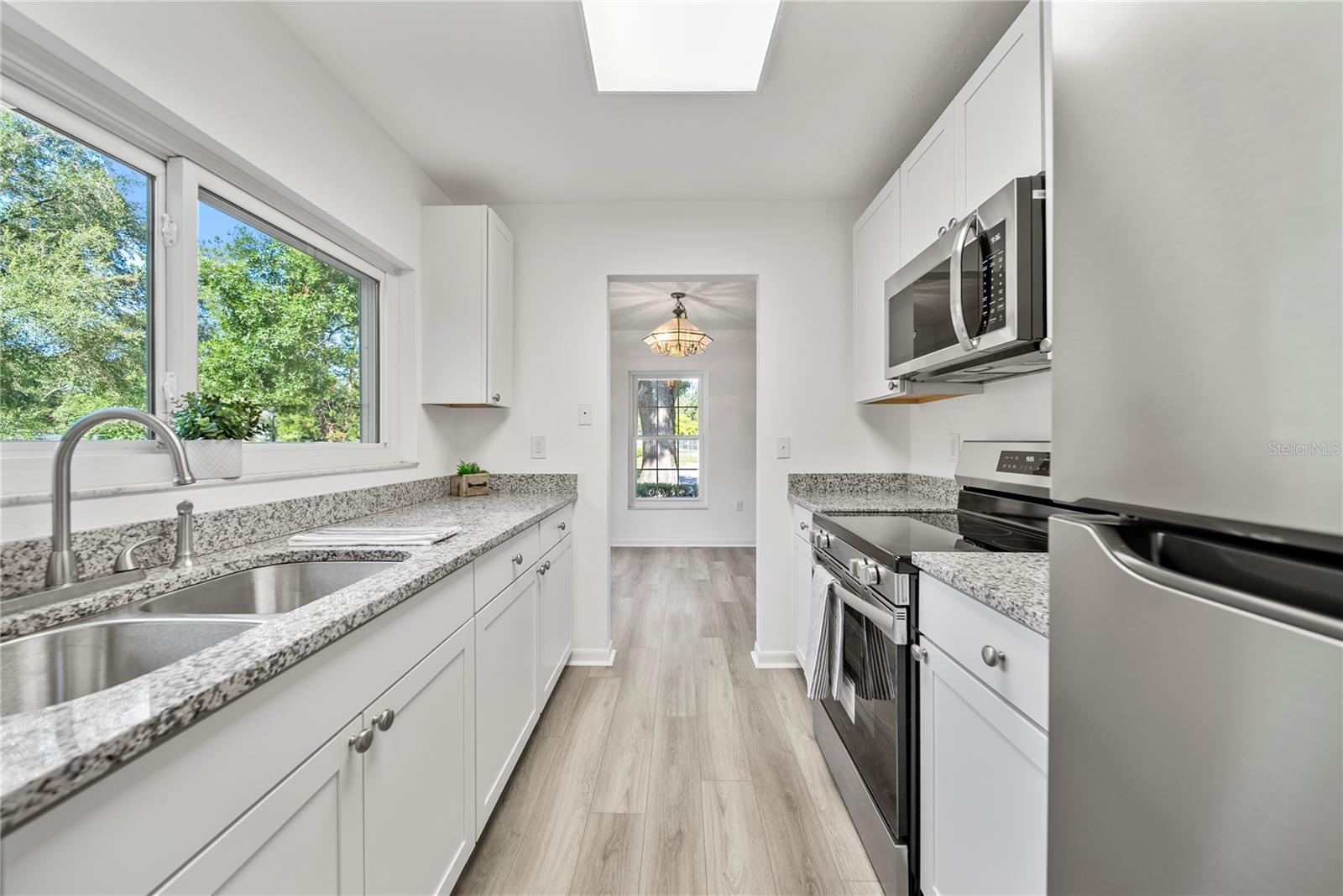 Listing photo id 4 for 11799 Raintree Drive