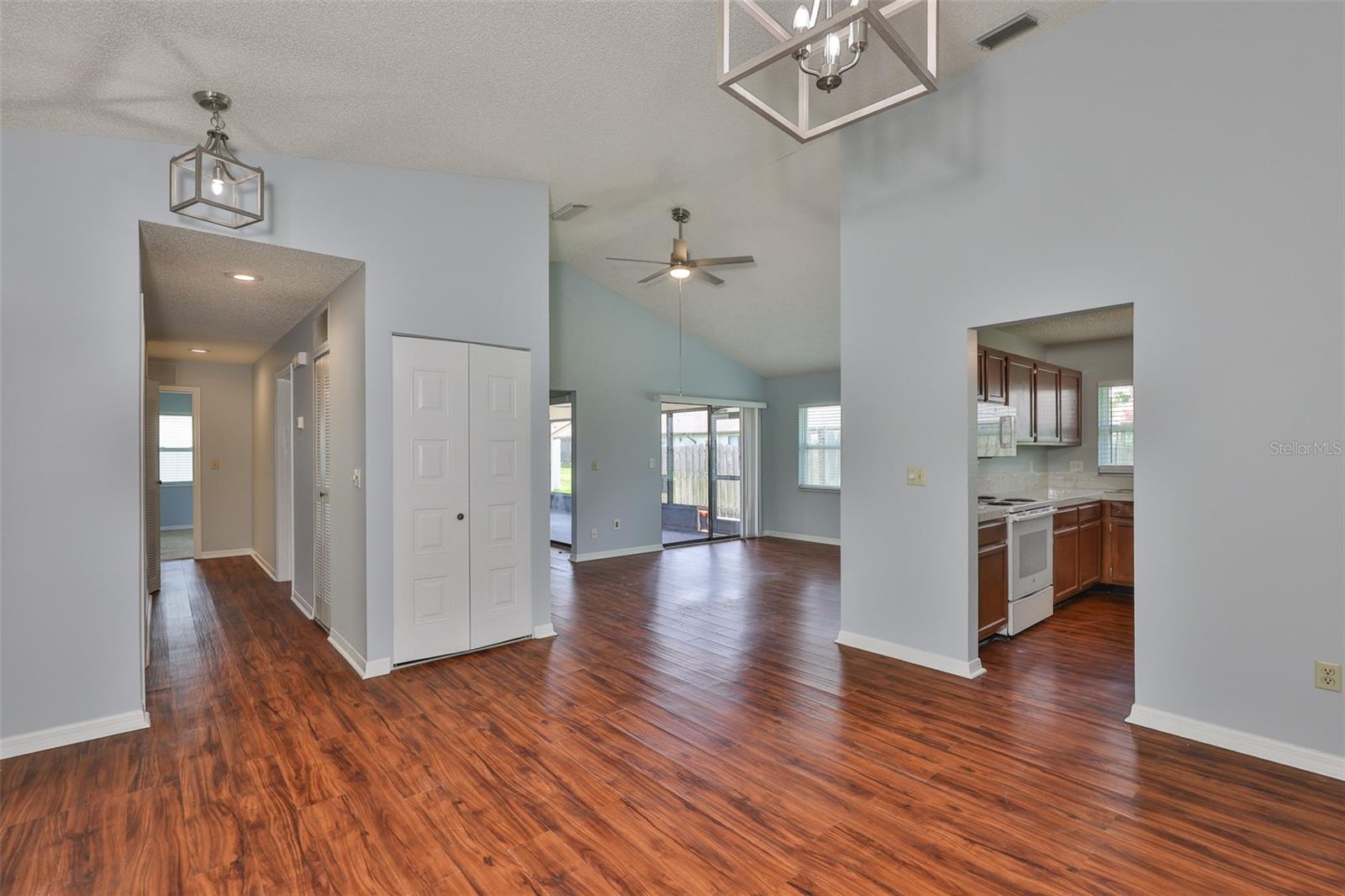 Image 7 of 46 For 1717 Atrium Drive
