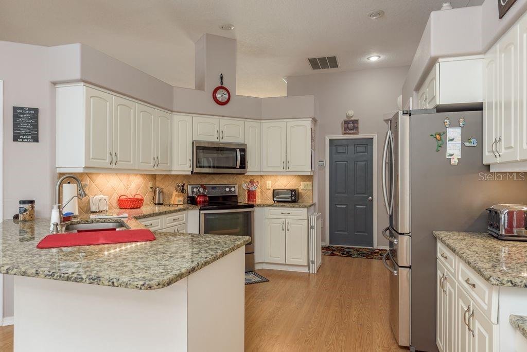Image 17 of 57 For 8214 Silver Mist Place