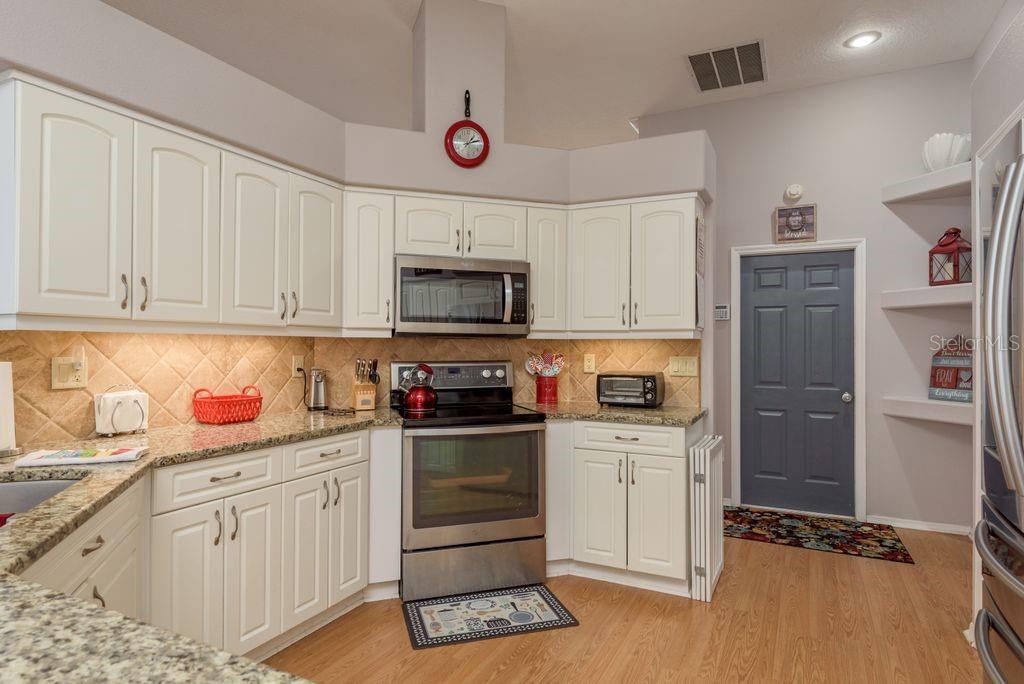 Image 18 of 57 For 8214 Silver Mist Place