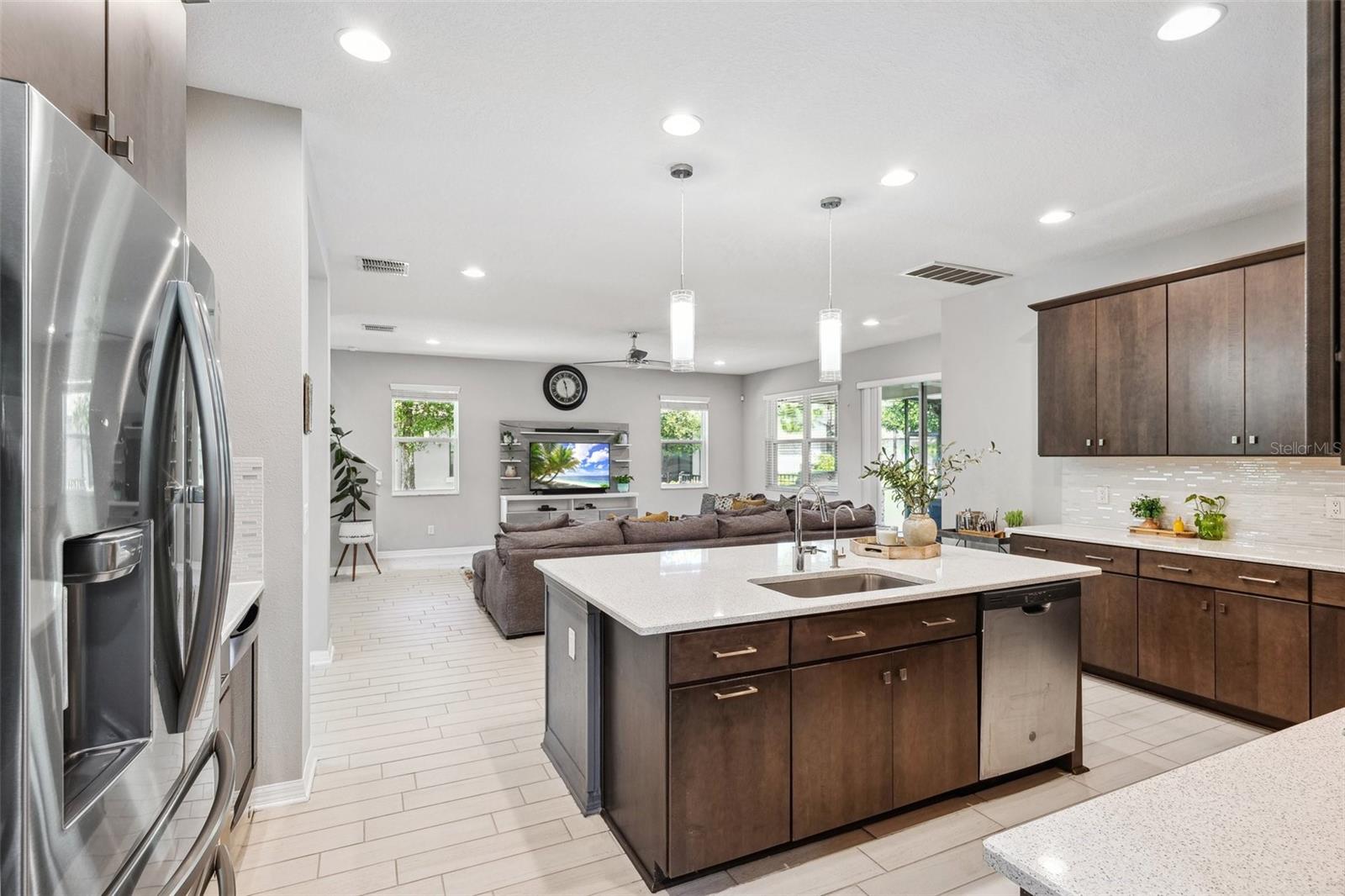 Listing photo id 10 for 3833 Villamore Lane