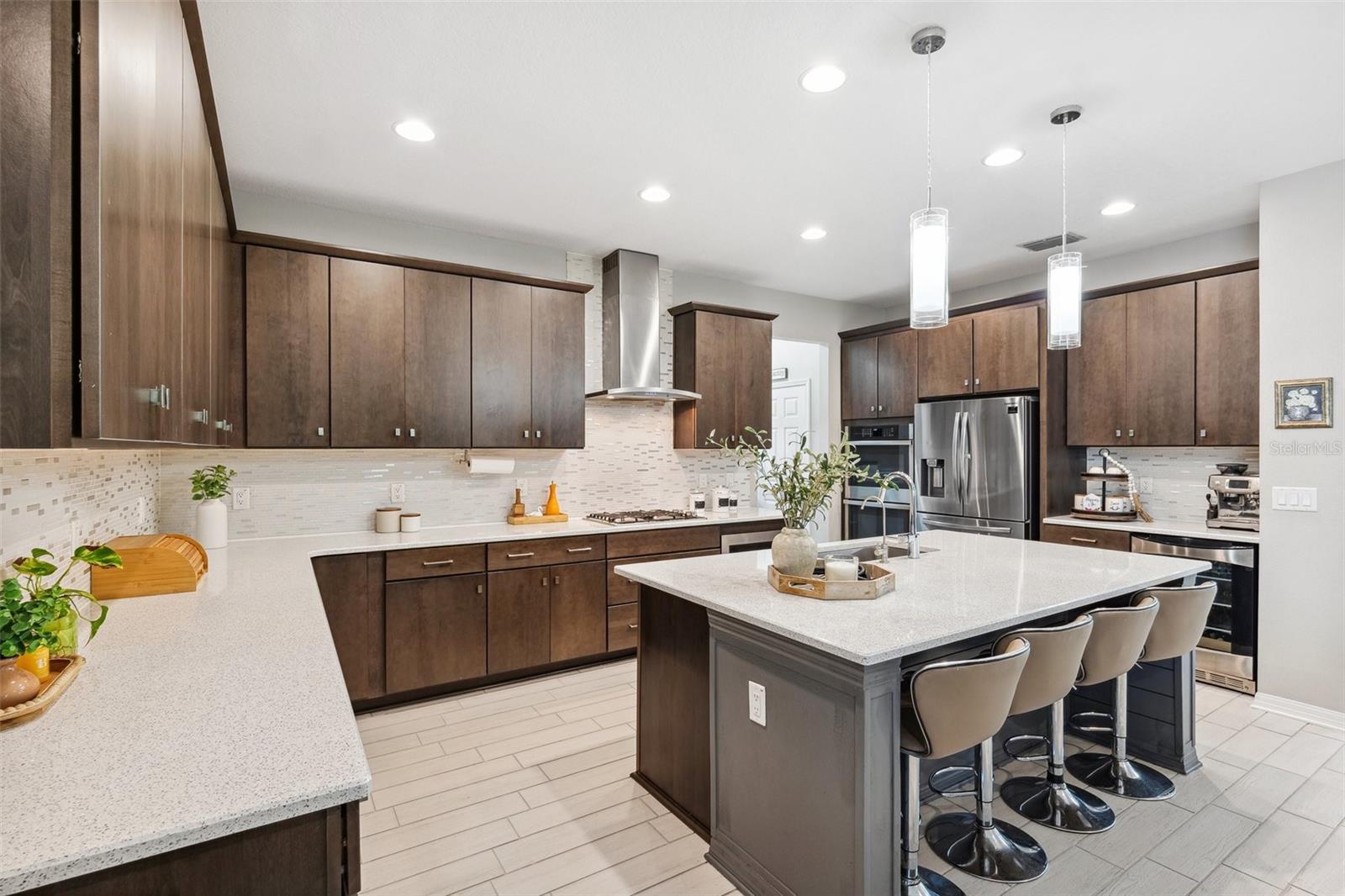 Listing photo id 11 for 3833 Villamore Lane