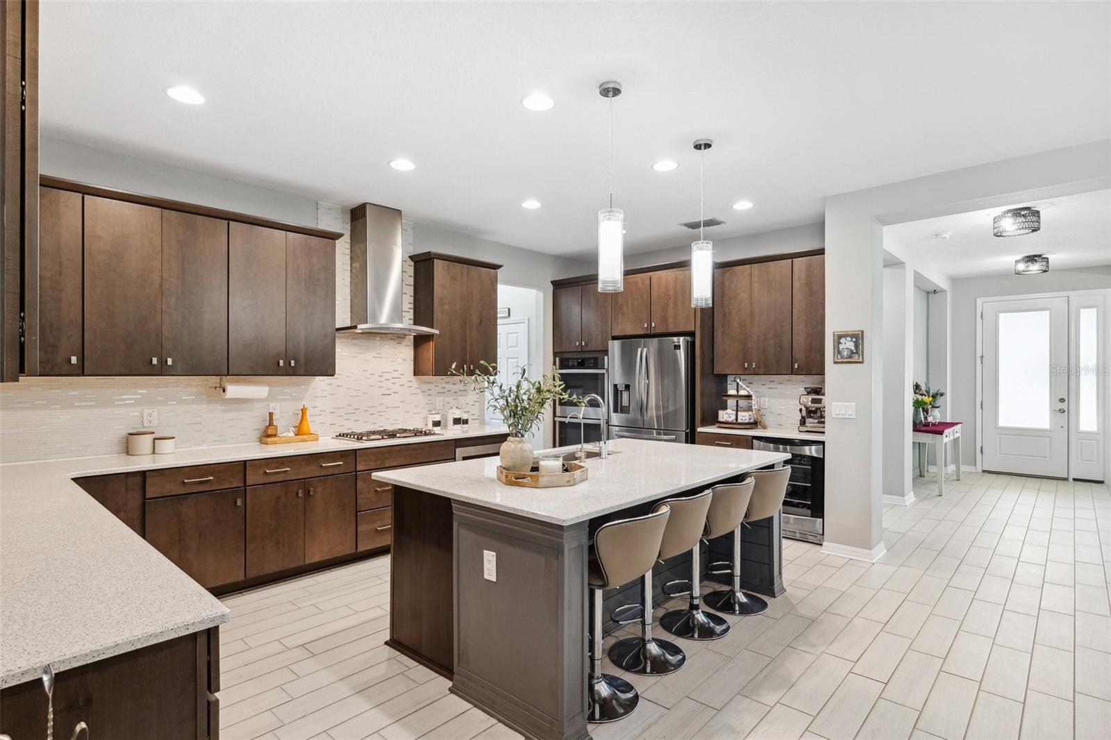 Listing photo id 12 for 3833 Villamore Lane