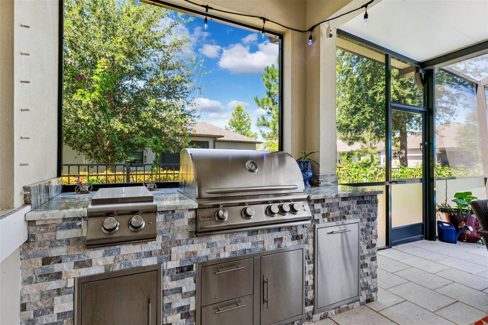 Listing photo id 17 for 3833 Villamore Lane