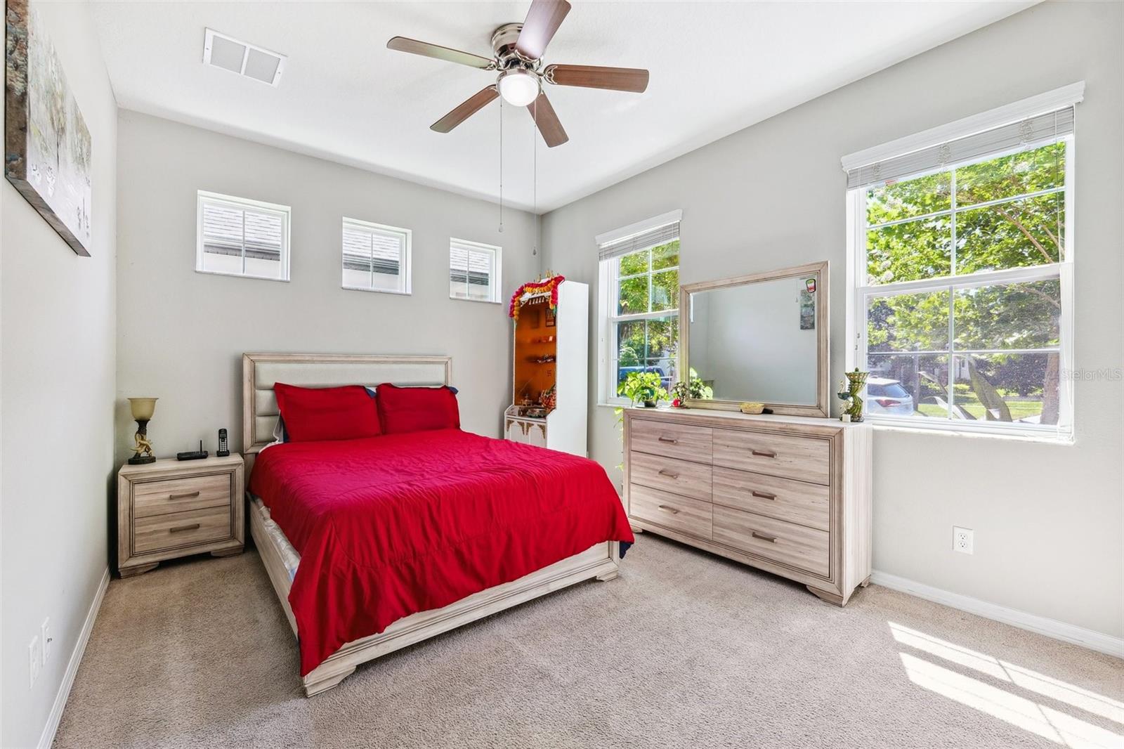 Listing photo id 21 for 3833 Villamore Lane