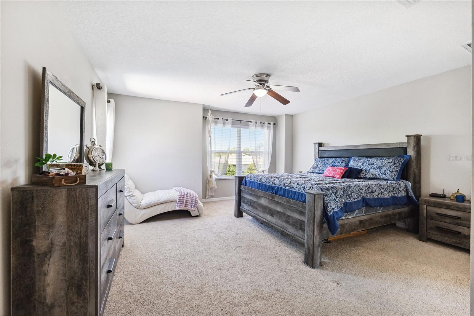 Listing photo id 26 for 3833 Villamore Lane