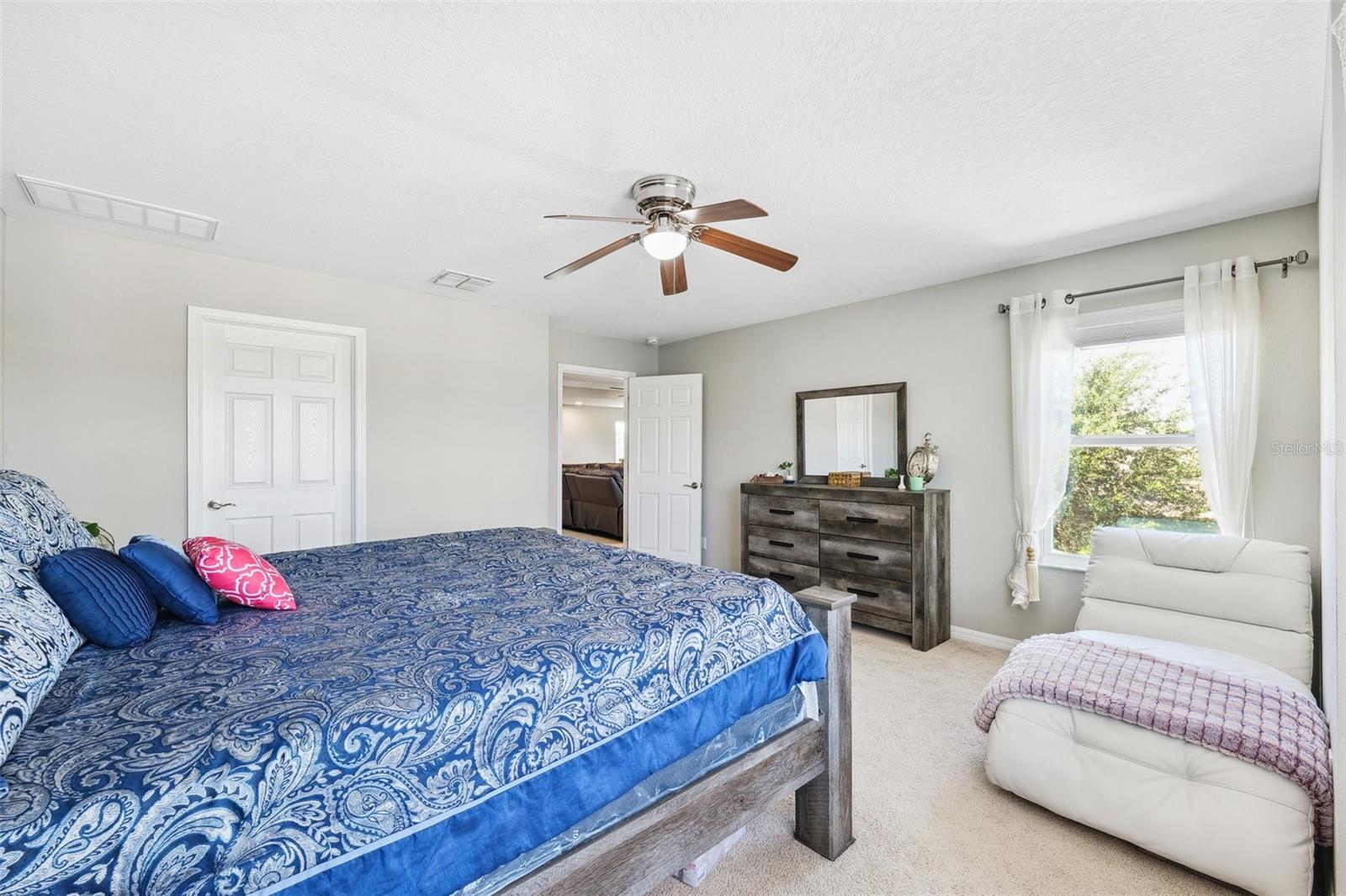 Listing photo id 27 for 3833 Villamore Lane