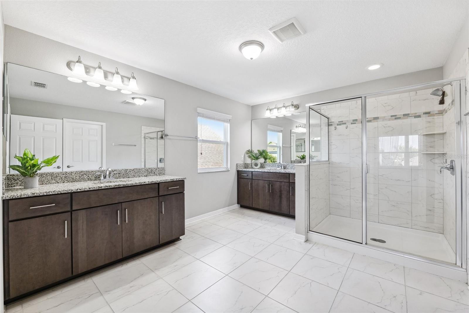 Listing photo id 28 for 3833 Villamore Lane