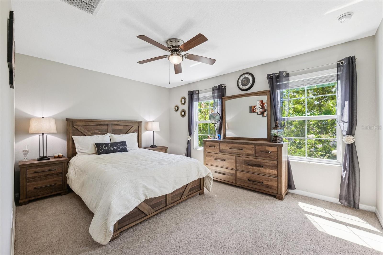 Listing photo id 30 for 3833 Villamore Lane